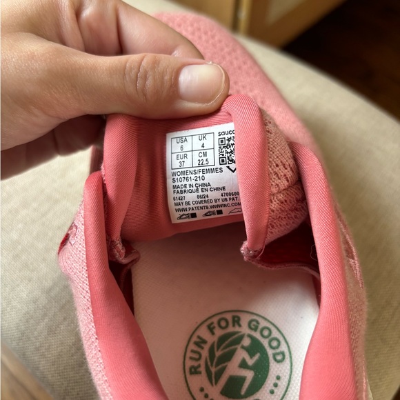 Saucony Women's Pink Athletic Shoes size 6 running triumph 22 - Picture 7 of 7